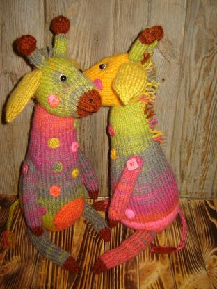 Toy Knitting Patterns - knit rainbow giraffes according to the giraffe knitting