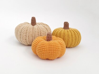 Crochet pumpkins pattern Halloween decor amigurumi