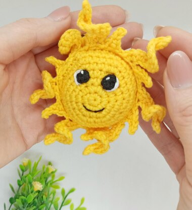 Sun amigurumi keychain