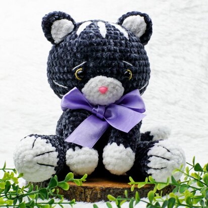 Fluffy cat amigurumi crochet doll pattern