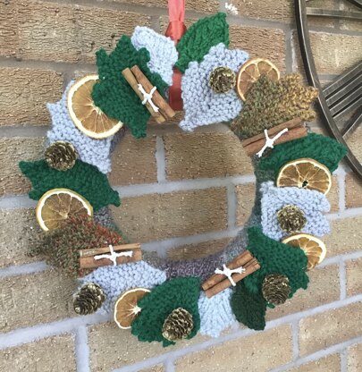 Fruit and spice Christmas wreath