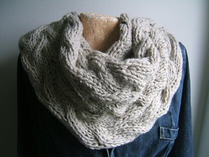 Travelling Cable Cowl Effect Neckwarmer