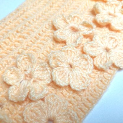 Blanket pattern with flowers pattern