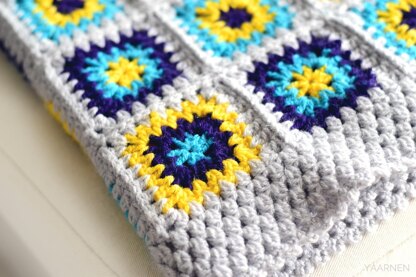 Taurari crochet granny square blanket by Yaarnen