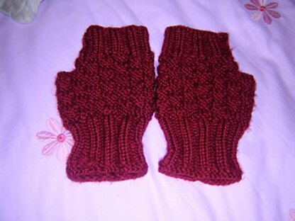 Free: Garnet Fingerless Mitts