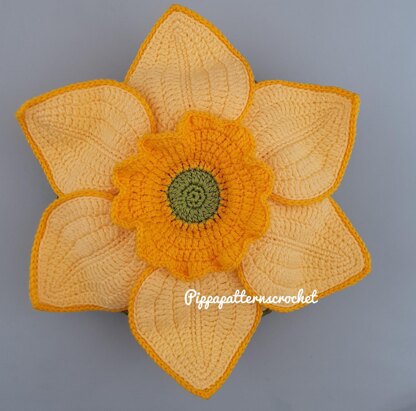 Daffodil Cushion