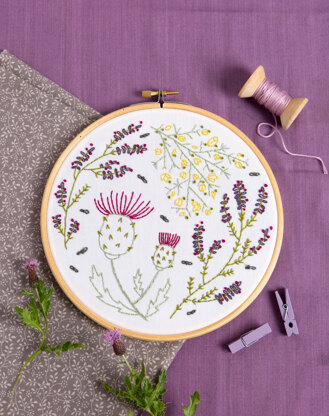 Hawthorn Handmade Highland Heathers Printed Embroidery Kit - 7in