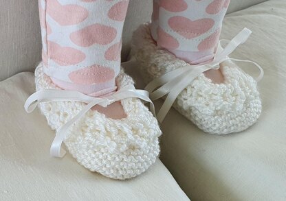 Keisha - Baby shoes with lace edging