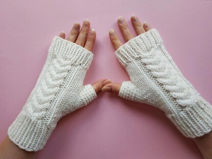 Cassandra Fingerless Gloves