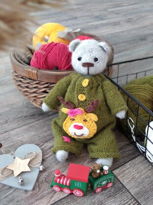Christmas bear knitting pattern, stuffed knitted doll