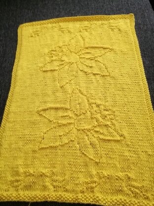 Nr. 512 Daffodils head guest towel