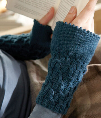 Secchia Wrist Warmers in Regia Silk 4 Ply - R0090 - Downloadable PDF