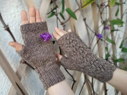 Karelia Fingerless Mitts