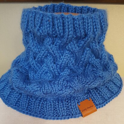 Ocean Waves Cable Cowl