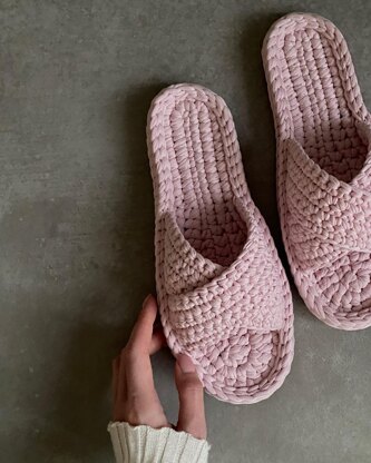 Criss Cross Slippers Crochet Pattern, Crochet Slides with Straps Video Tutorial