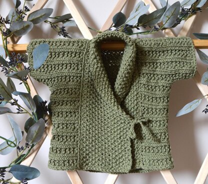 Quick Knit Baby Vest with Shawl Collar - P051