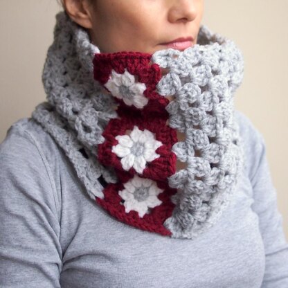 Granny square flower cowl neckwarmer