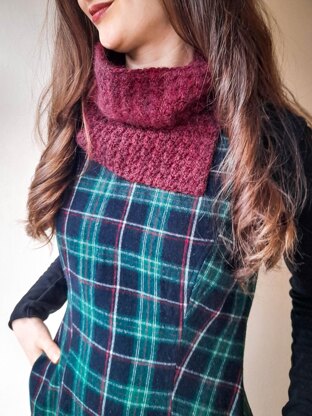Berry Kiss Cowl
