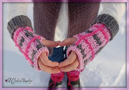 "Perfectly Plaid" Wristers / Fingerless Gloves