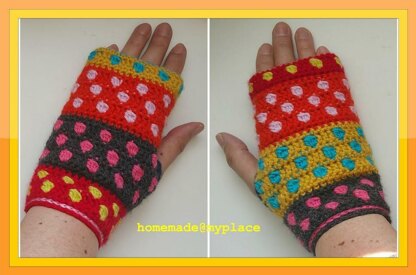 Handy Polka Dots Mitts !