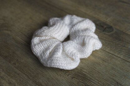 Scrunchies in Deramores Studio DK - Downloadable PDF