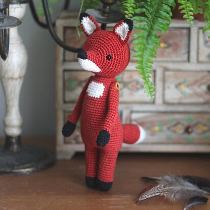 Teddington the Fox amigurumi