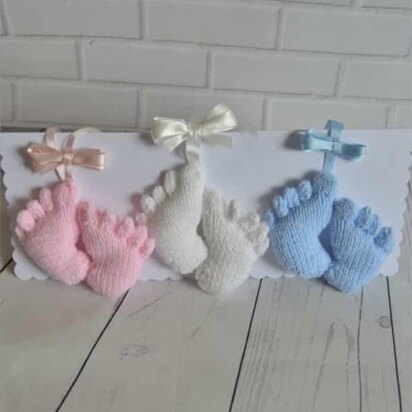Knitted Feet Charm - knitting pattern
