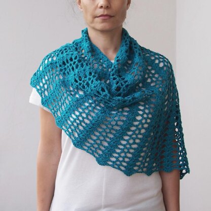 Diagonal triangle shawl