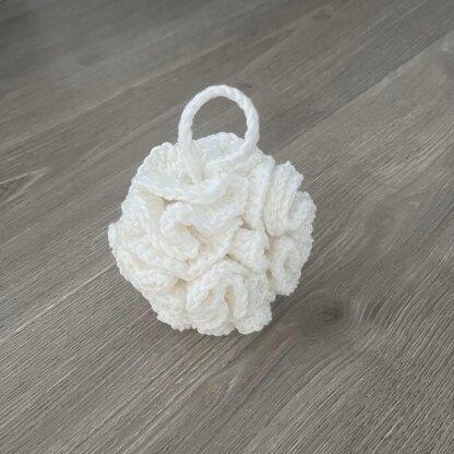 Snowy Loofah Pouf