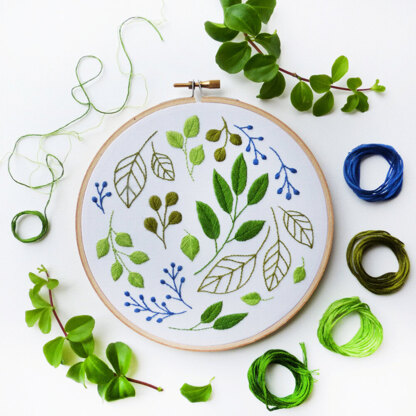 Tamar Windy Leaves Embroidery Kit - 6in