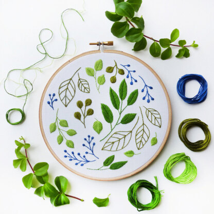 Tamar Windy Leaves Embroidery Kit - 6in