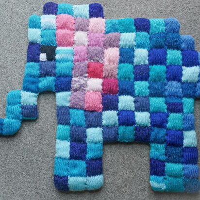 Elephant mat for baby or dog - knitting pattern