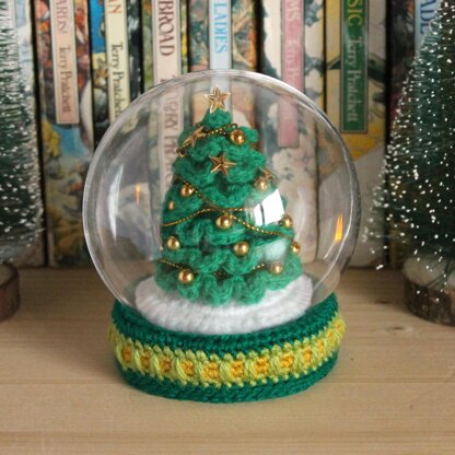 Christmas tree snow globe