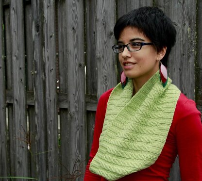 Graceful Vines Cable Cowl