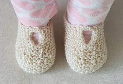 Anita - 8ply baby shoes or slippers