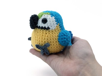 Amigurumi Blue and Gold Macaw