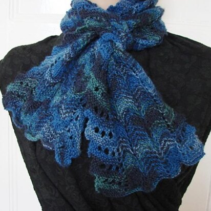 Wavy scarf, lacy garter st zig-zag edges