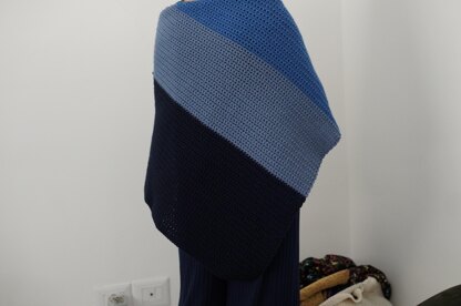 Single crochet tricolor shawl