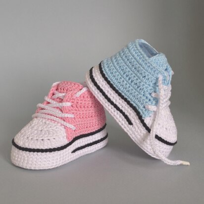 High top baby sneakers with stars