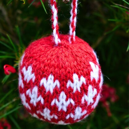 Danish Cross Christmas Bauble Knitting Pattern - Christmas Knitting Patterns