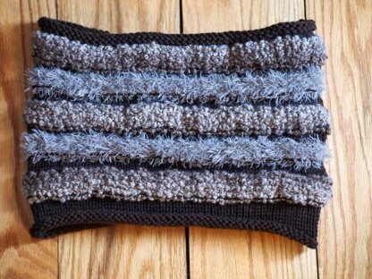 Cowl in Plymouth Yarn Chunky Merino Superwash & Arequipa Aventura & Fur - 101 - PDF