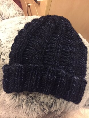 Men’s cable knit beanie
