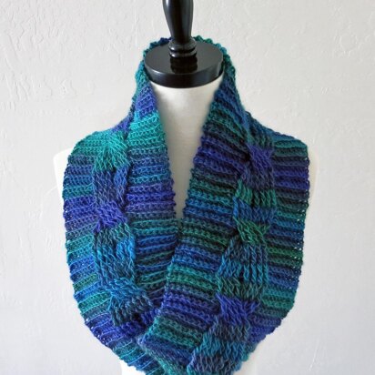 Midnight Cabled Cowl