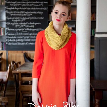 "Aislinn Snood" - Snood Knitting Pattern For Women in Debbie Bliss Roma - DBS022