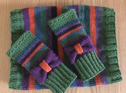 Stripy mittens and matching cowl