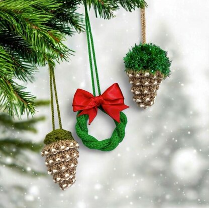 Xmas Wreath and Pine Cone Charm