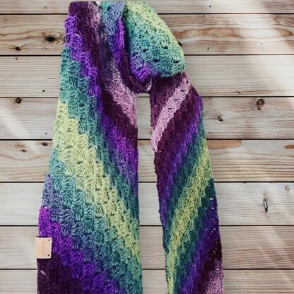 FREE Written Crochet Pattern: Chunky Rainbow Pom Scarf