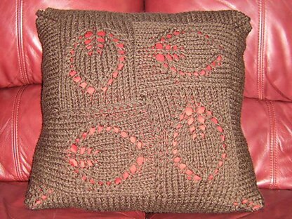 Bulky Entrelac Leaf Pillow