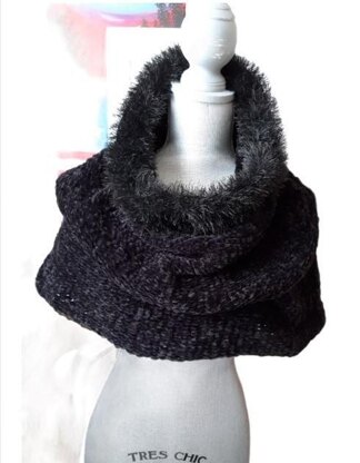 Trio Faux Fur - Cowl Hood Capelet