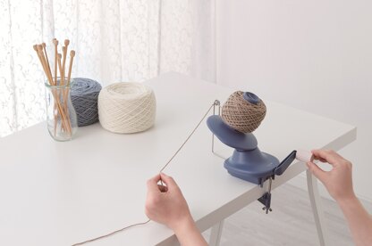 Clover Yarn Ball Winder
